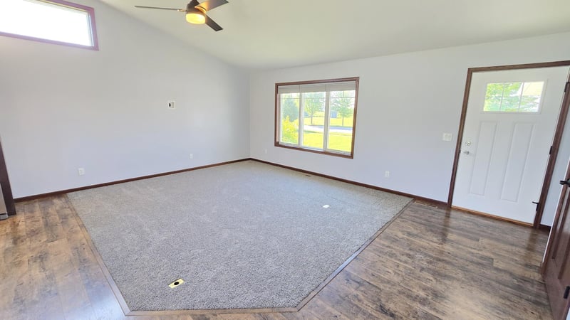 416 Torrey Pines Dr, Mankato, MN 56001