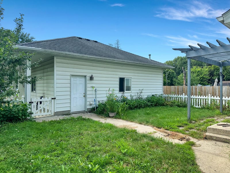 420 Highland Rd, Willmar, MN 56201