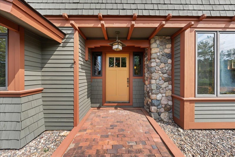 1619 Golf View Dr, River Falls, WI 54022