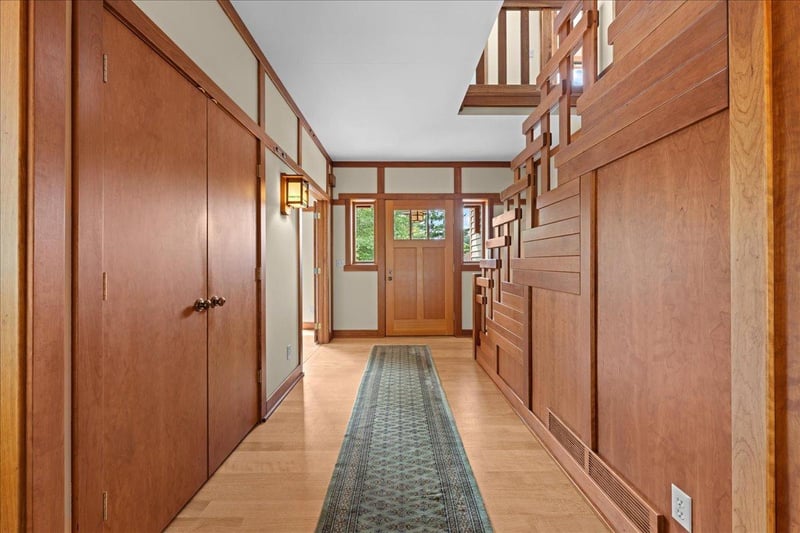 1619 Golf View Dr, River Falls, WI 54022