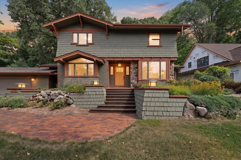 1619 Golf View Dr, River Falls, WI 54022