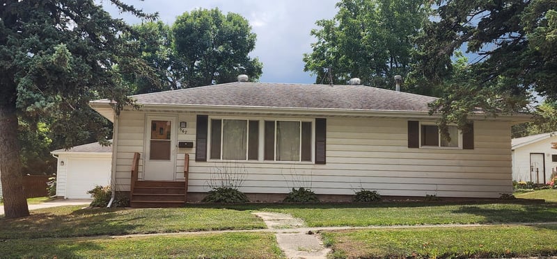 567 W 5th St, Zumbrota, MN 55992