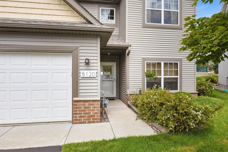 5120 Parker Cir, Robbinsdale, MN 55422