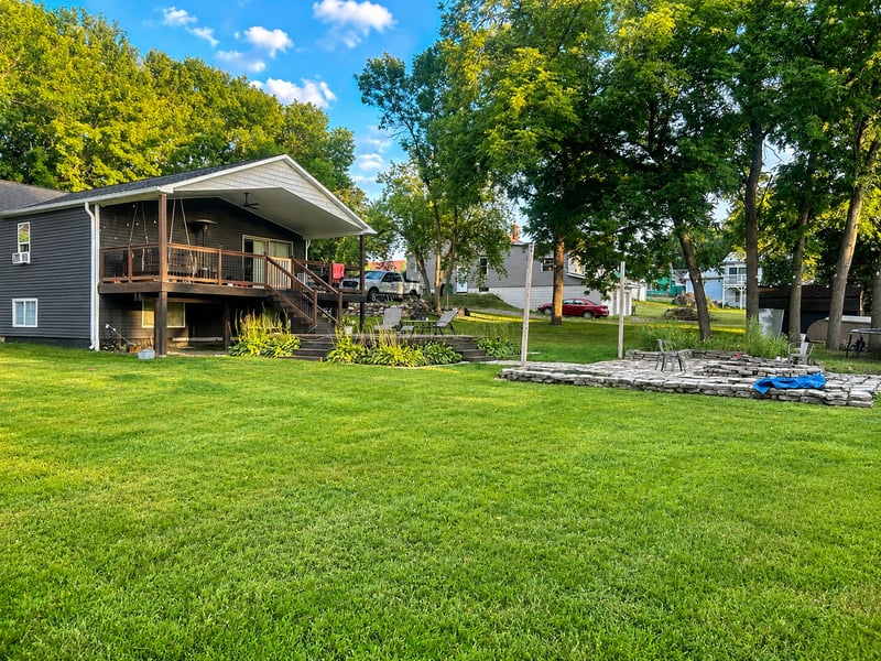 1052 Miller Ave, Windom, MN 56101