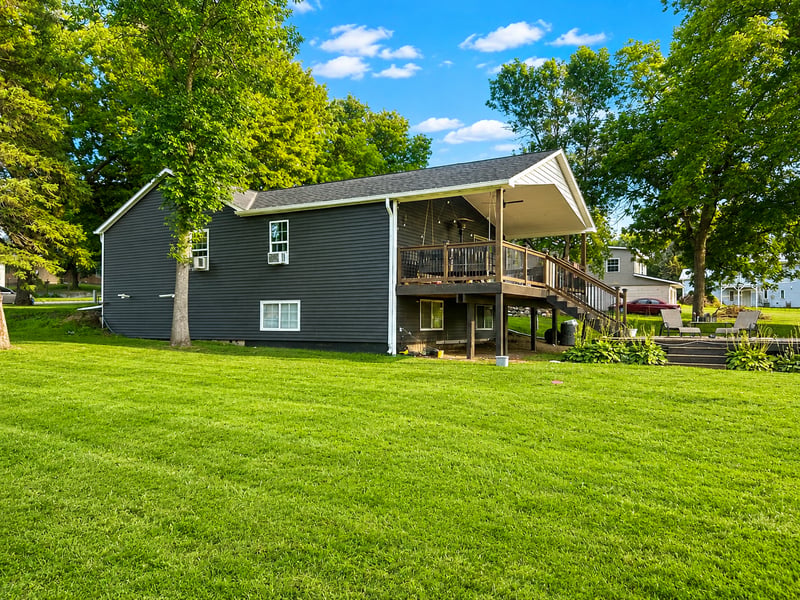 1052 Miller Ave, Windom, MN 56101