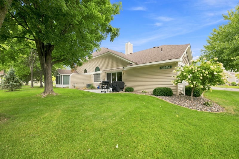 724 85th Ln NW, Coon Rapids, MN 55433