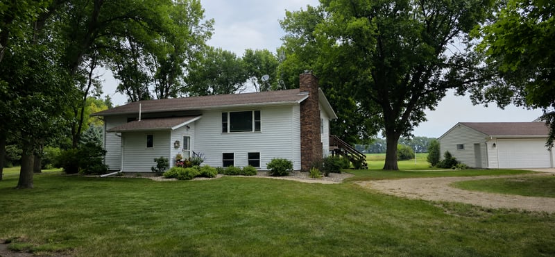 30977 350th St, Redwood Falls, MN 56283