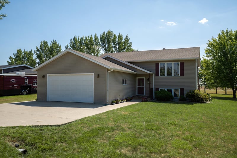 621 Southview Dr, Hendrum, MN 56550