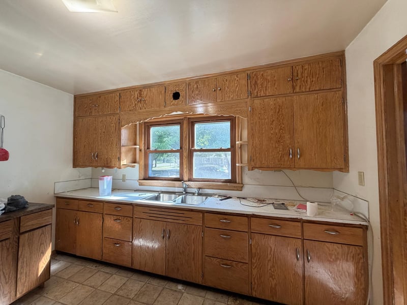 106 N Oak St, Hendricks, MN 56136
