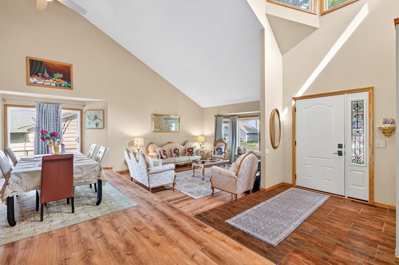 16609 Illinois Ave, Lakeville, MN 55044