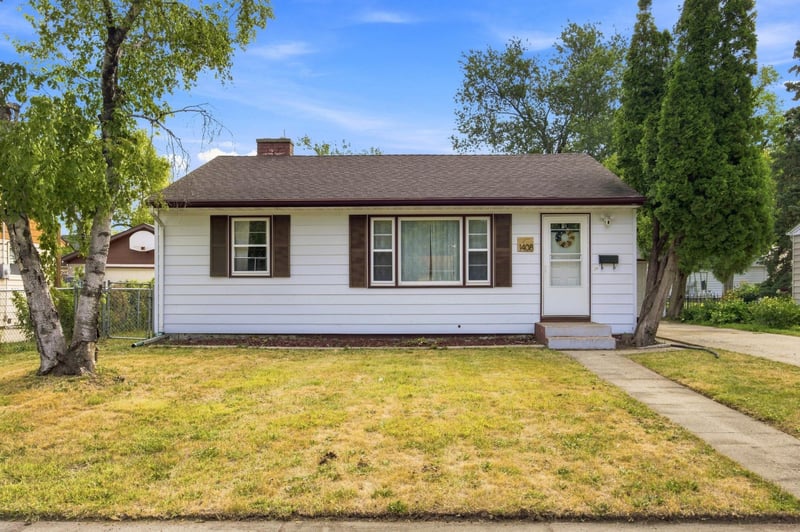 1408 13th St N, Moorhead, MN 56560