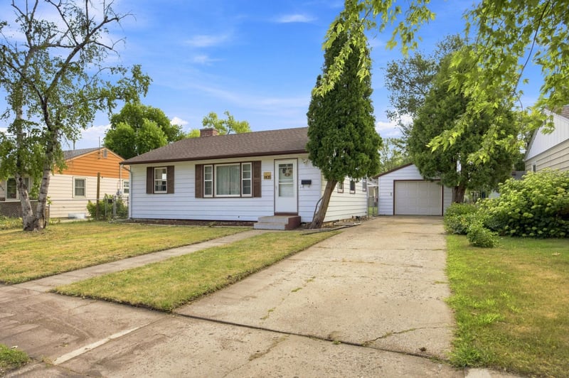 1408 13th St N, Moorhead, MN 56560