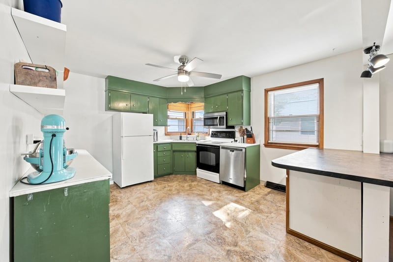 1408 13th St N, Moorhead, MN 56560