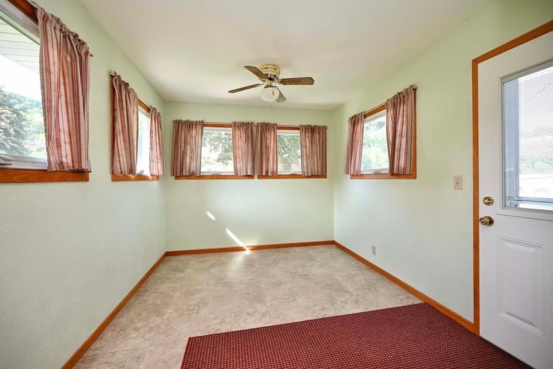 308 Saehler Dr, Goodview, MN 55959