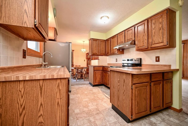 308 Saehler Dr, Goodview, MN 55959