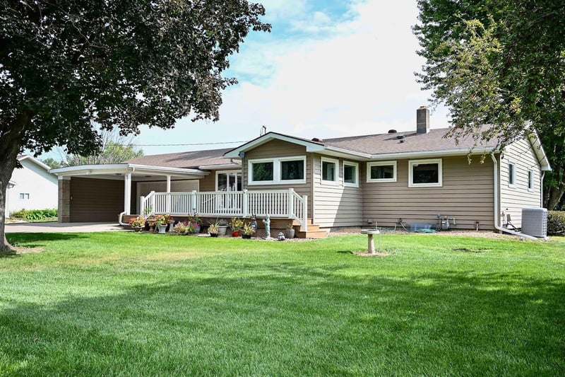 308 Saehler Dr, Goodview, MN 55959