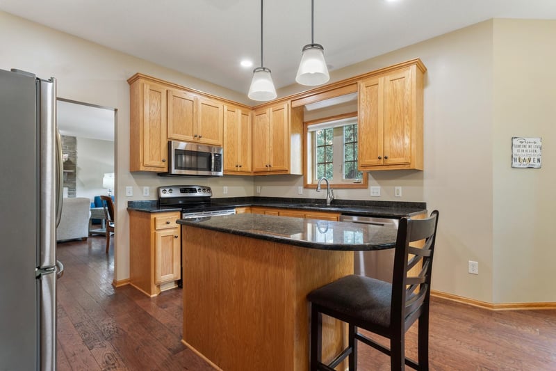 339 Summer Pl E, Maplewood, MN 55117