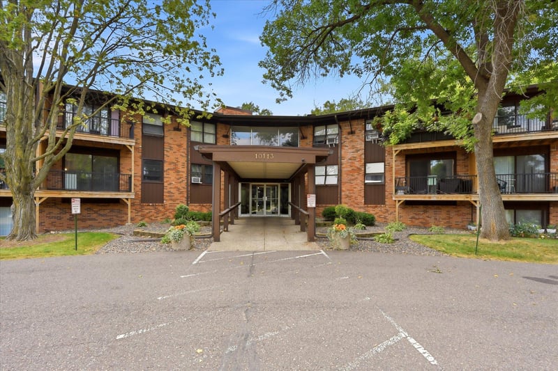10113 W 34th St #216, Minnetonka, MN 55305