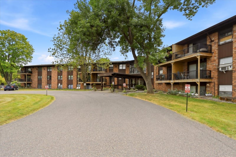 10113 W 34th St #216, Minnetonka, MN 55305