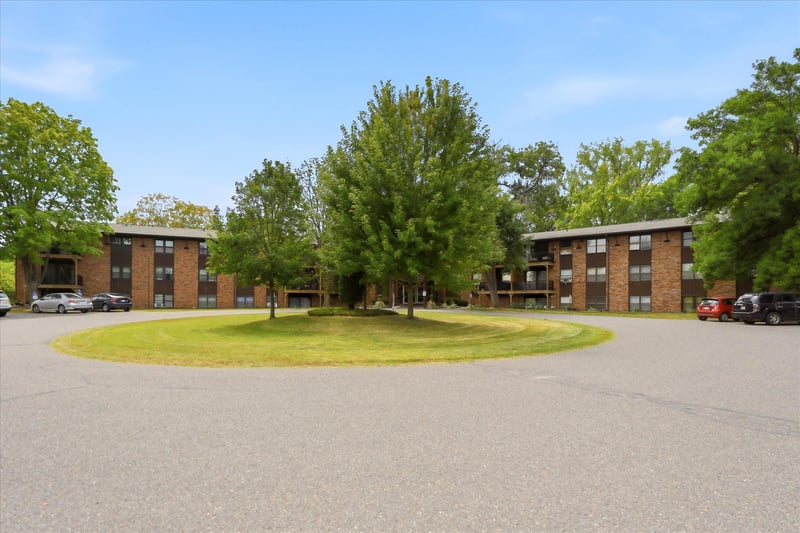 10113 W 34th St #216, Minnetonka, MN 55305