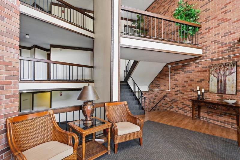10113 W 34th St #216, Minnetonka, MN 55305