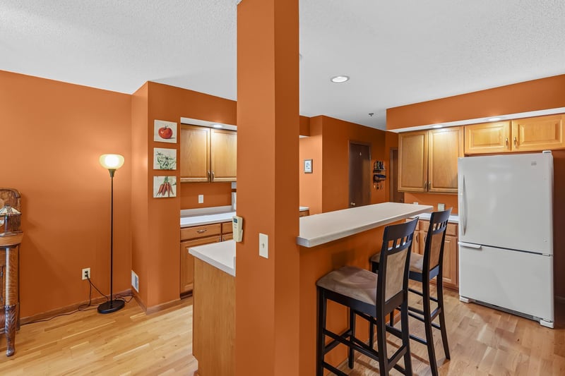 2551 Bedford Ct #45, Mendota Heights, MN 55120