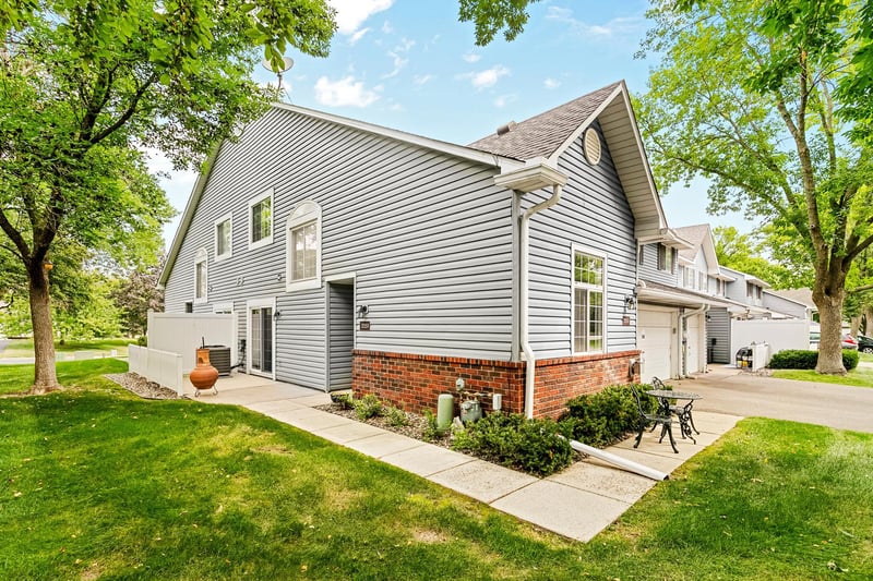 2551 Bedford Ct #45, Mendota Heights, MN 55120
