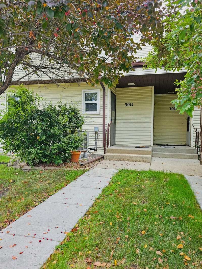 3014 17th St S, Moorhead, MN 56560