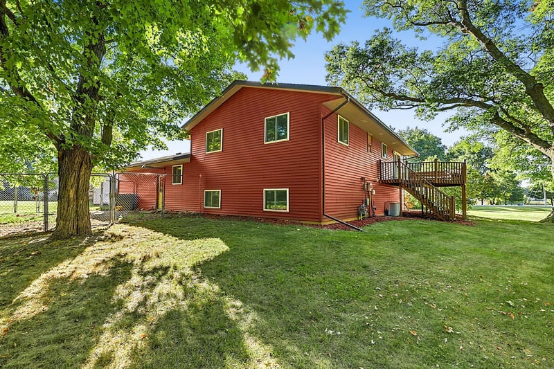 207 2nd St NE, Saint Stephen, MN 56375