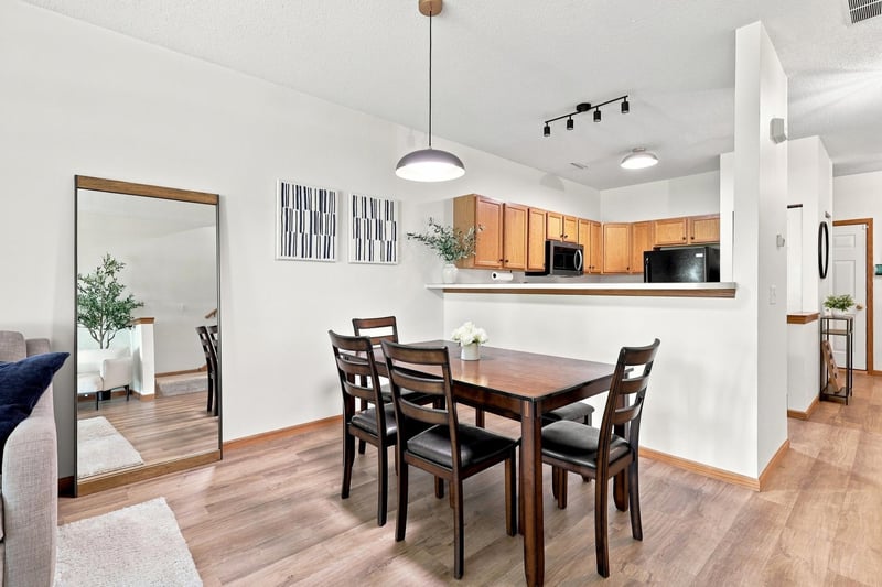 789 Providence Dr, Shakopee, MN 55379