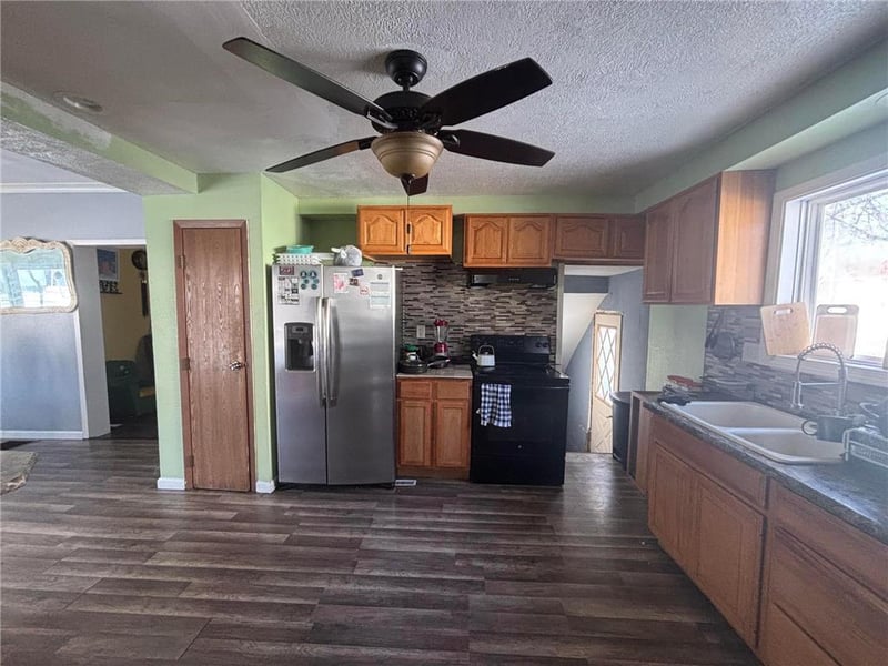 216 N 6th St, Montevideo, MN 56265