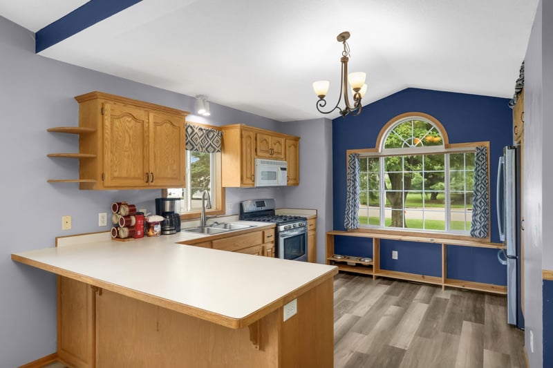 38343 Coventry Dr, North Branch, MN 55056