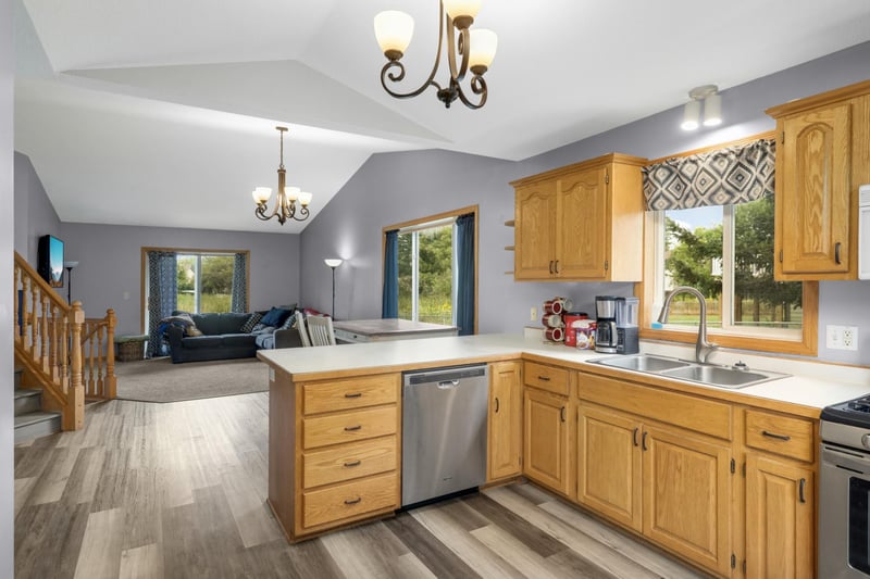 38343 Coventry Dr, North Branch, MN 55056