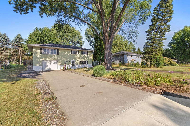 7430 Able St NE, Fridley, MN 55432
