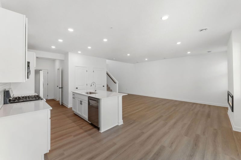4182 Hayward Ave N, Oakdale, MN 55128