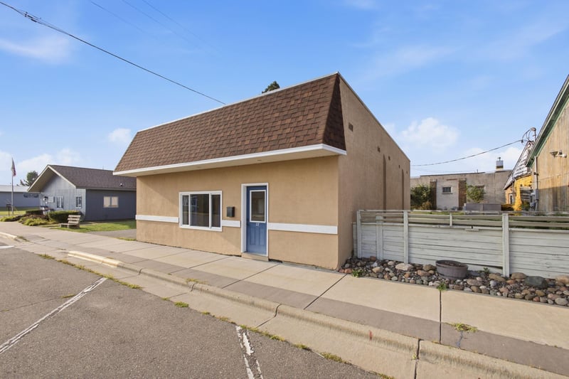 22 W 2nd Ave, Luck, WI 54853