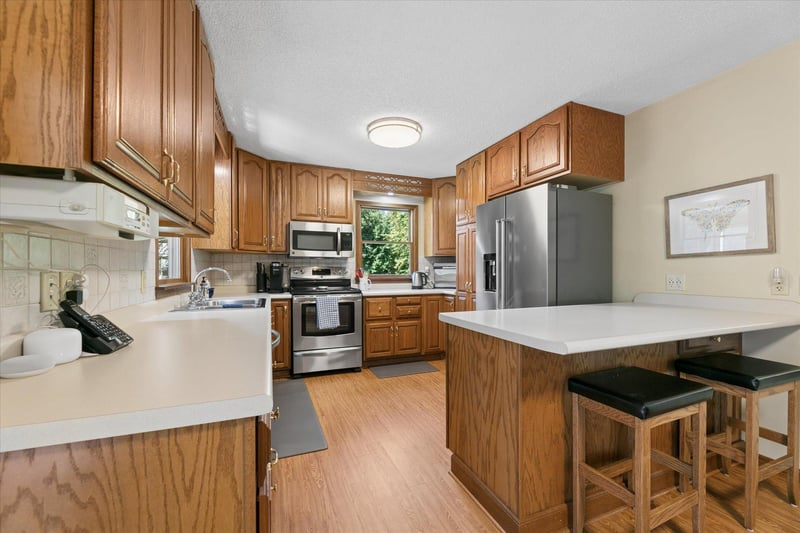 6650 Maple Dr, Rockford, MN 55373