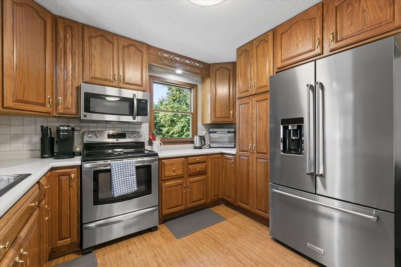 6650 Maple Dr, Rockford, MN 55373