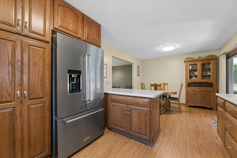 6650 Maple Dr, Rockford, MN 55373
