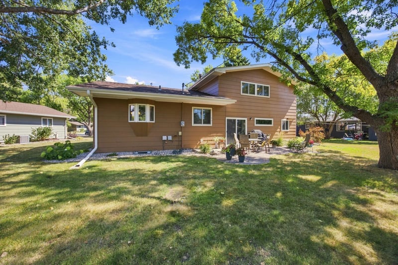 2323 19 1/2 St S, Moorhead, MN 56560
