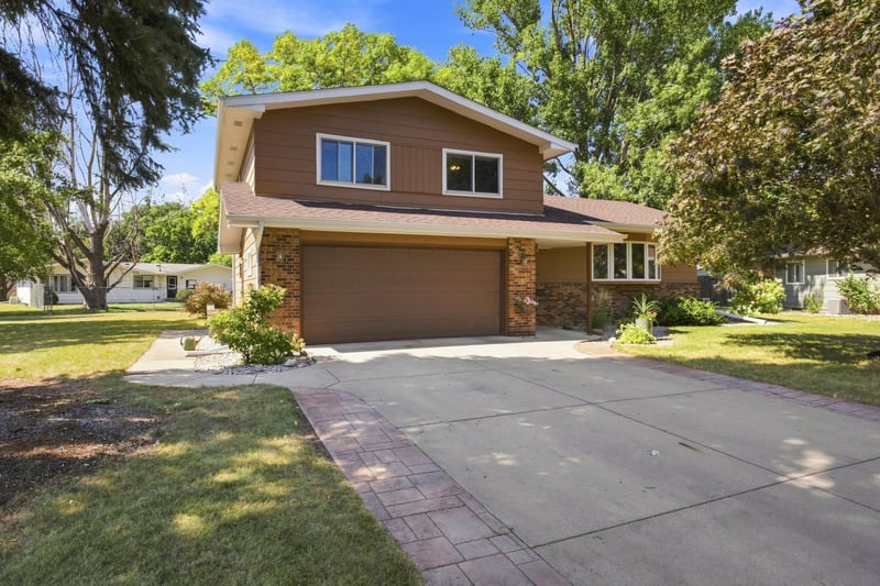 2323 19 1/2 St S, Moorhead, MN 56560