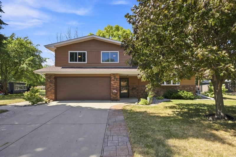 2323 19 1/2 St S, Moorhead, MN 56560