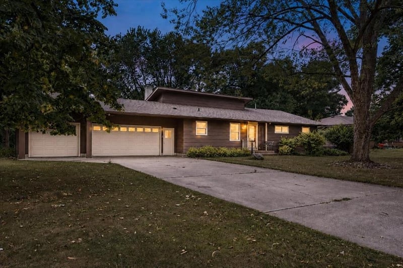 1121 River Heights Rd, Menomonie, WI 54751
