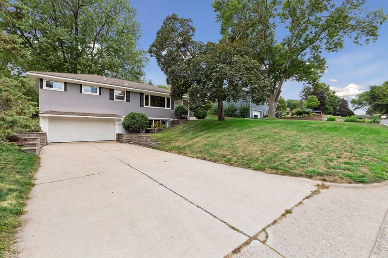 2820 W 91st St, Bloomington, MN 55431
