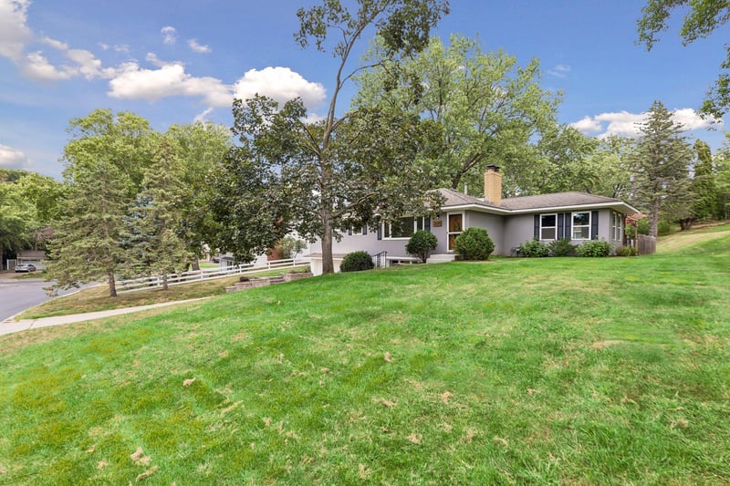 2820 W 91st St, Bloomington, MN 55431