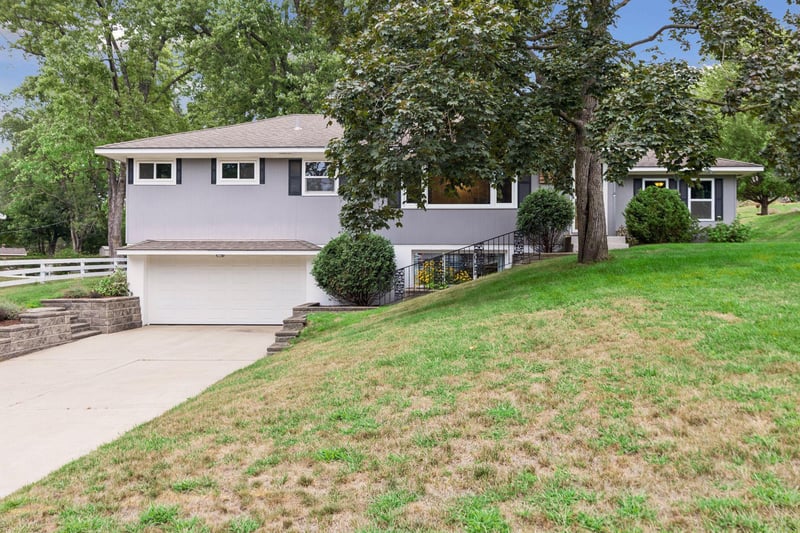 2820 W 91st St, Bloomington, MN 55431