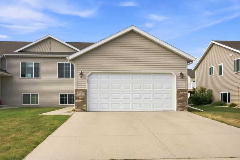 3542 23rd Ave S, Moorhead, MN 56560