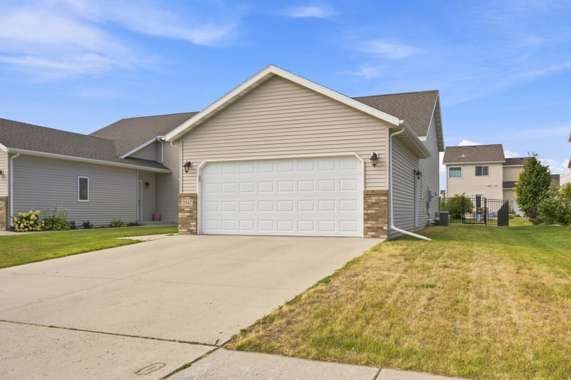 3542 23rd Ave S, Moorhead, MN 56560
