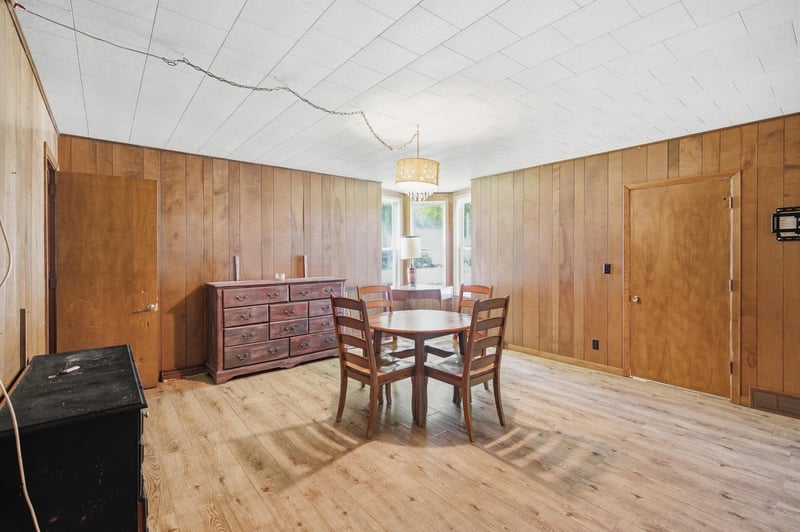 204 E 12th St, Blue Earth, MN 56013
