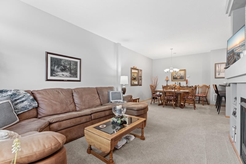 1877 Sandcherry Ct NW, Rochester, MN 55901